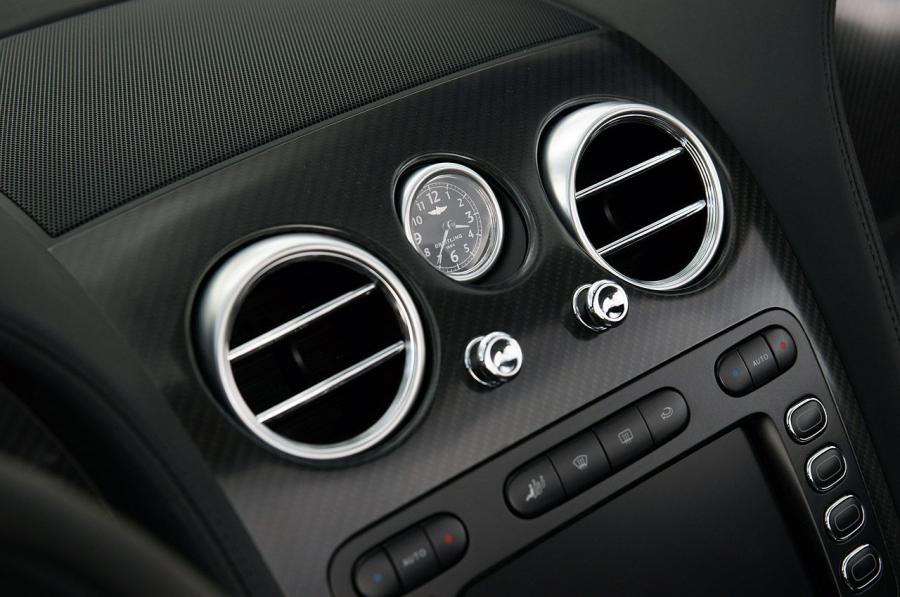 Детали интерьера Bentley Continental SuperSports Convertible 2010 года  (фото 11 из 108)